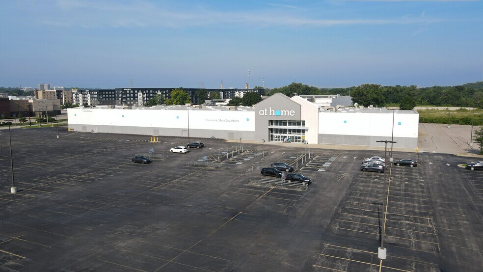 4825 Marburg Ave, Cincinnati, OH à louer - Photo de l’immeuble – Image 2 sur 13