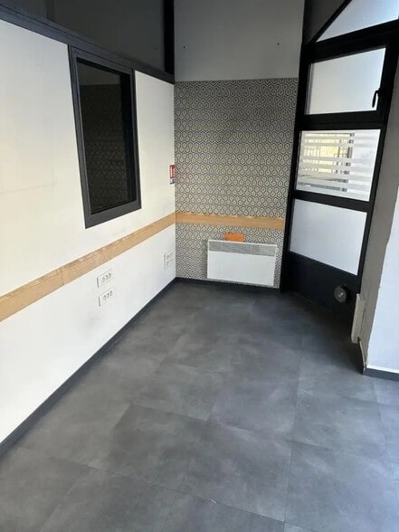 Local commercial dans Vannes à louer - Photo de l’immeuble – Image 3 sur 4