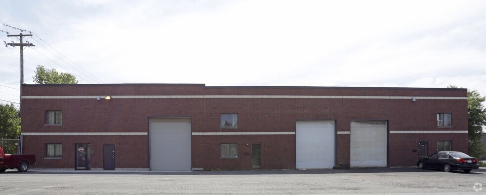 7470-7474 Av René-Descartes, Montréal, QC à louer - Photo de l’immeuble – Image 2 sur 4
