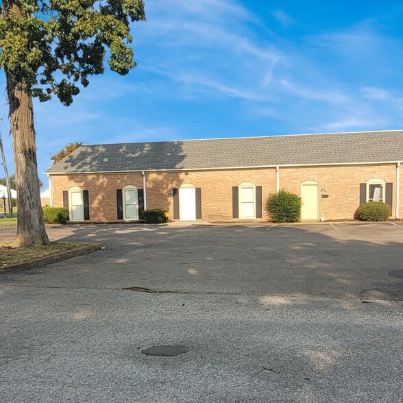 155 Carriage House Dr, Jackson, TN à louer - Photo de l’immeuble – Image 2 sur 2