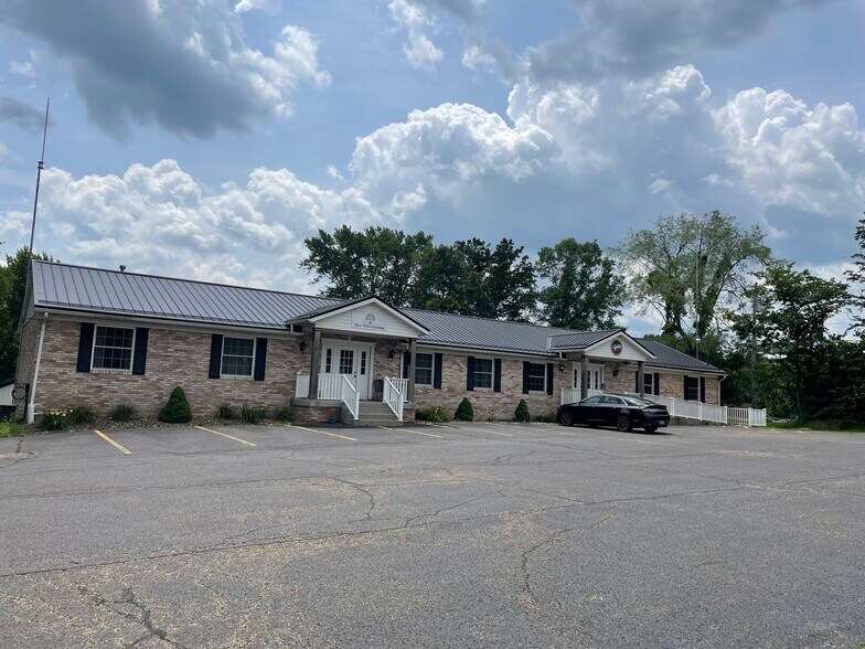 2930 Edison St NW, Uniontown, OH à louer - Photo de l’immeuble – Image 1 sur 4