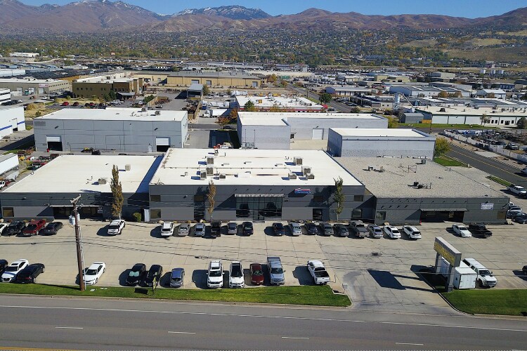 210-290 N Redwood Rd, North Salt Lake, UT à louer - Photo de l’immeuble – Image 1 sur 8