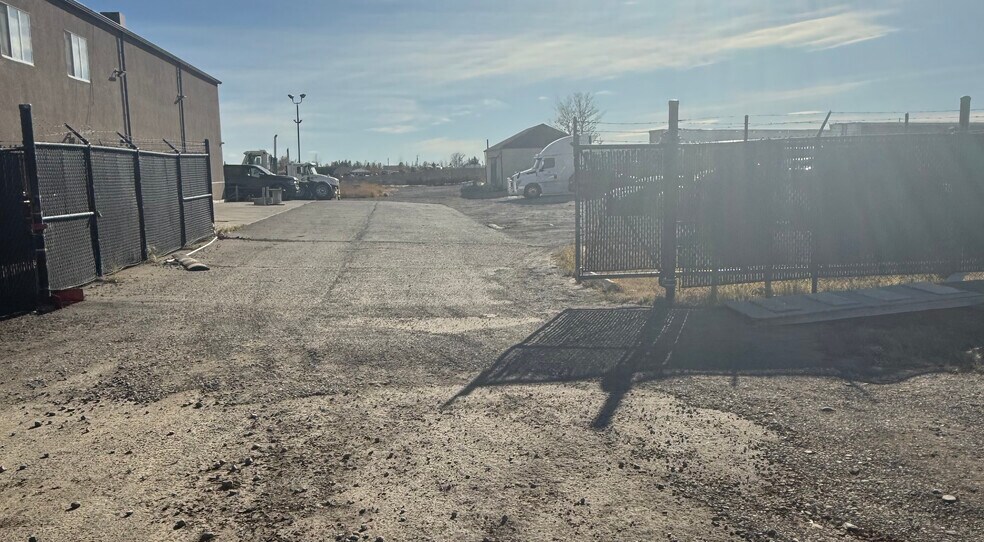 4207 80 Ave NE, Calgary, AB à louer - Photo de l’immeuble – Image 3 sur 6