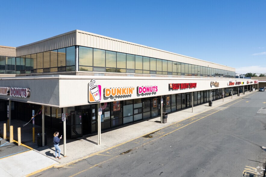 107-135 Bloomfield Ave, Bloomfield, NJ à louer - Photo de l’immeuble – Image 2 sur 5