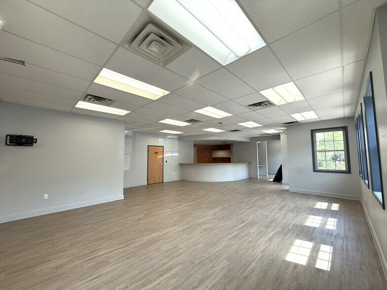 300 Old Forge Ln, Kennett Square, PA à louer - Photo de l’immeuble – Image 3 sur 59