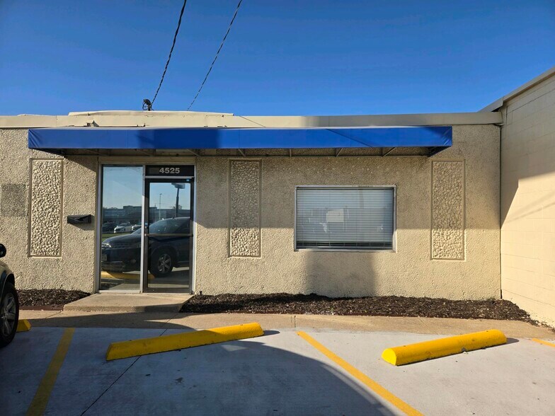 4417 Forest Ln, Garland, TX à louer - Photo de l’immeuble – Image 3 sur 5