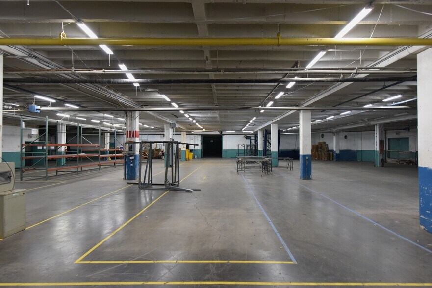 3512 N Kostner Ave, Chicago, IL à louer - Photo de l’immeuble – Image 3 sur 9