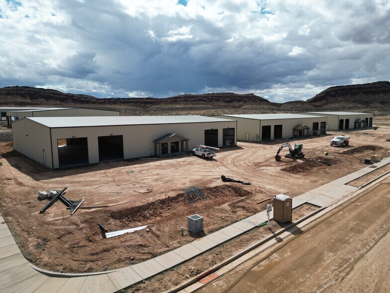 975 S. 5600 W., Hurricane, UT à louer - Photo de l’immeuble – Image 3 sur 10