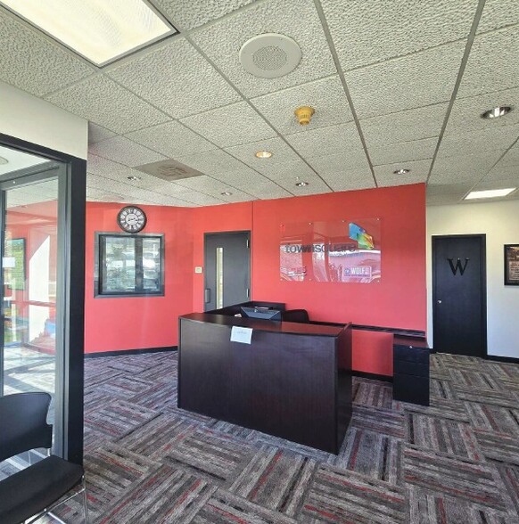 1014 Federal Rd, Brookfield, CT à vendre - Photo intérieure – Image 3 sur 5