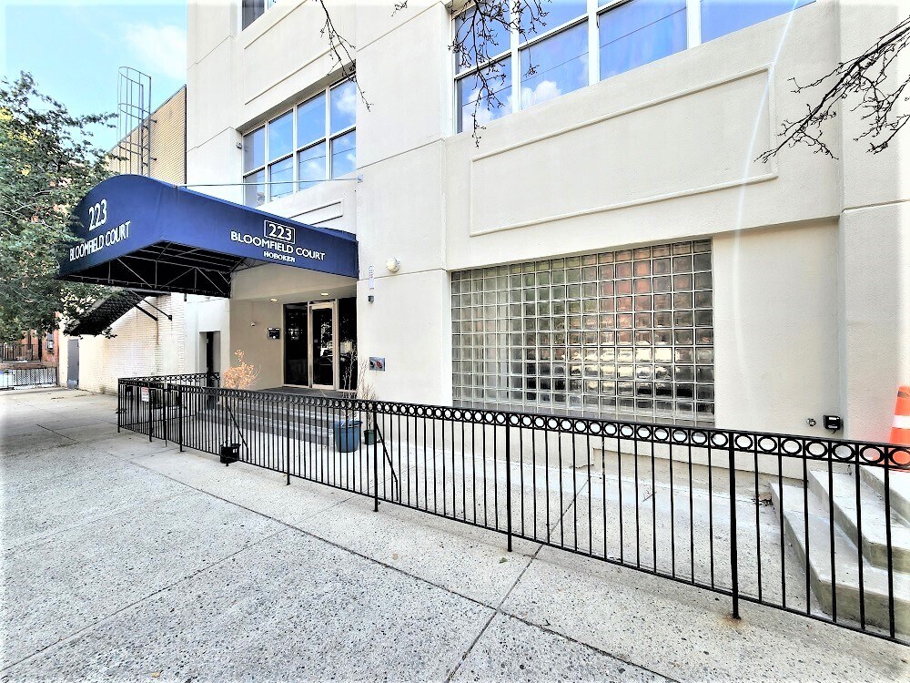 223 Bloomfield St, Hoboken, NJ à louer Photo principale– Image 1 sur 8
