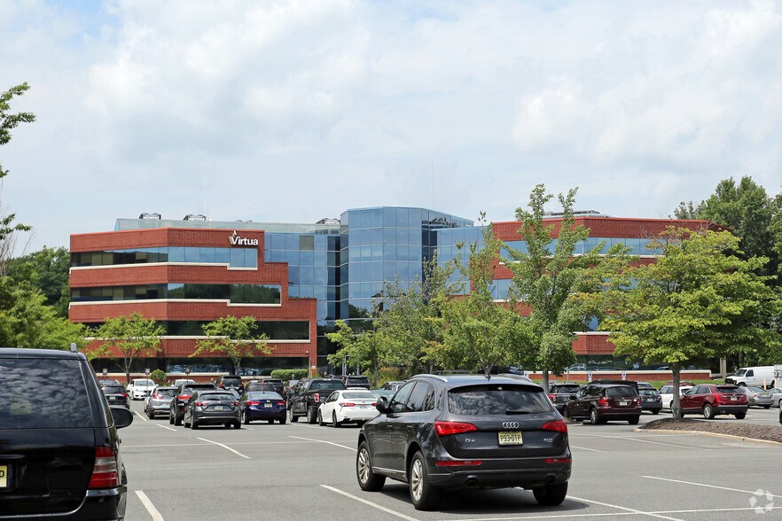 301 Lippincott Dr, Marlton, NJ à louer - Photo de l’immeuble – Image 1 sur 15