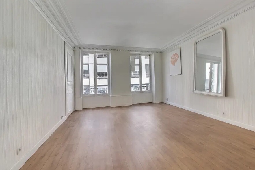 11 Rue De Provence, Paris à louer - Photo de l’immeuble – Image 1 sur 7