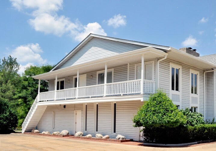 17892 Chillicothe Rd, Chagrin Falls, OH à vendre - Photo de l’immeuble – Image 2 sur 32
