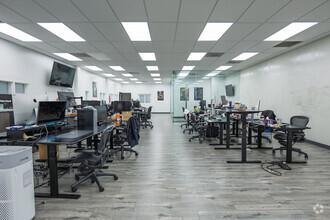 223 N Harbor Blvd, Fullerton, CA à louer Photo intérieure– Image 1 sur 2