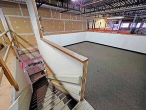 7618-7648 Winston St, Burnaby, BC à louer Photo intérieure– Image 2 sur 6