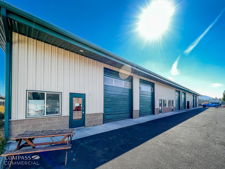 20720 High Desert Ln, Bend, OR à louer - Photo de l’immeuble – Image 1 sur 11