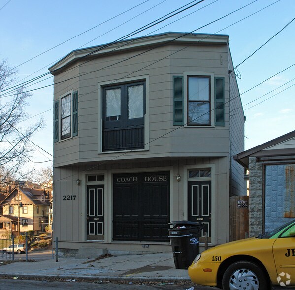 2217 Iowa Ave, Cincinnati, OH à vendre - Photo de l’immeuble – Image 2 sur 2