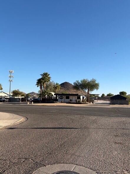 1974 E Deer Valley Rd, Phoenix, AZ à vendre - Photo de l’immeuble – Image 1 sur 9