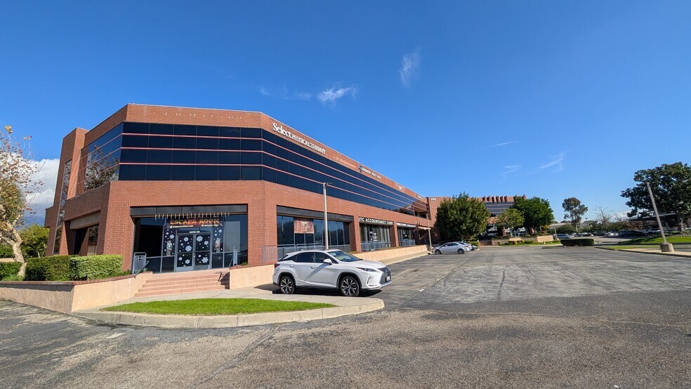 299 W Foothill Blvd, Upland, CA à vendre - Photo de l’immeuble – Image 2 sur 22
