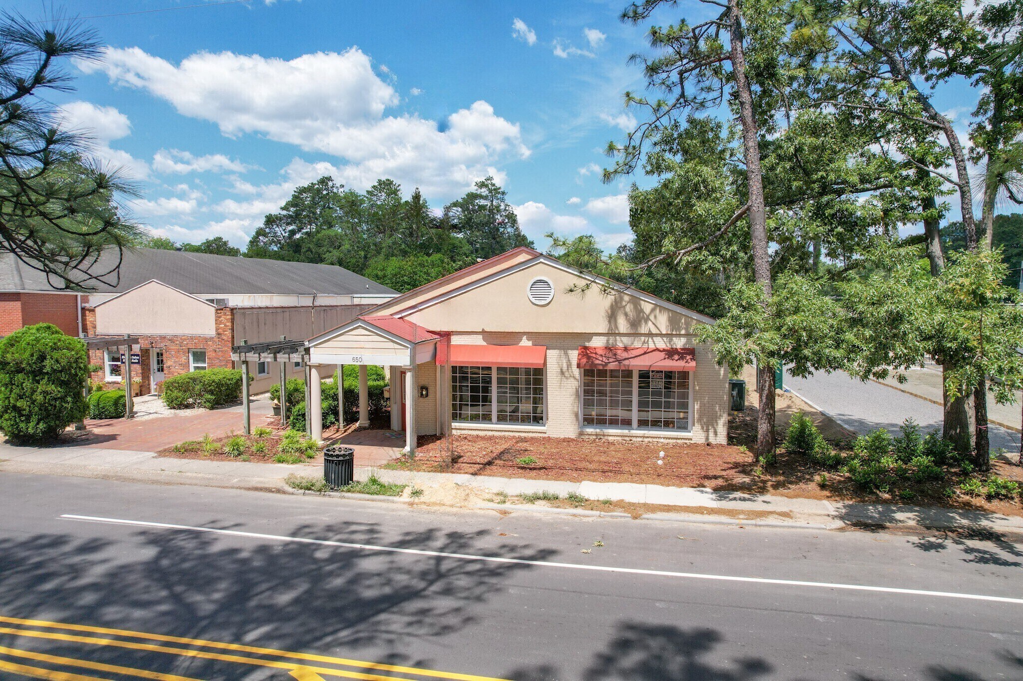 650 SW Broad St, Southern Pines, NC à louer Photo de l’immeuble– Image 1 sur 7