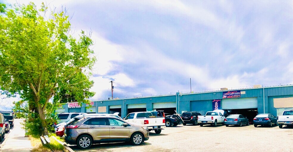 2061 Losee Rd, North Las Vegas, NV à vendre - Photo de l’immeuble – Image 1 sur 4