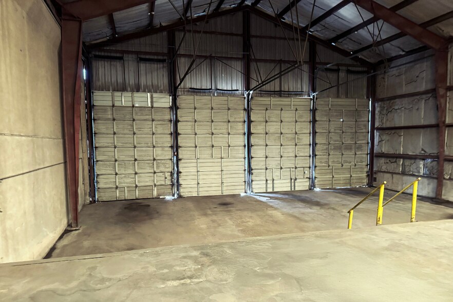 5702 Armour Dr, Houston, TX à louer - Photo de l’immeuble – Image 3 sur 5