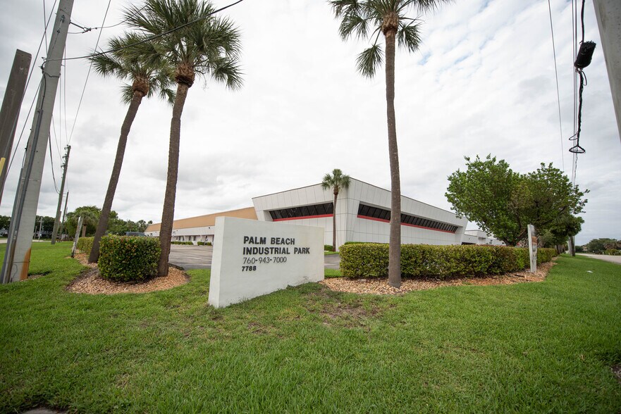 7788 Central Industrial Dr, Riviera Beach, FL à louer - Photo de l’immeuble – Image 3 sur 4