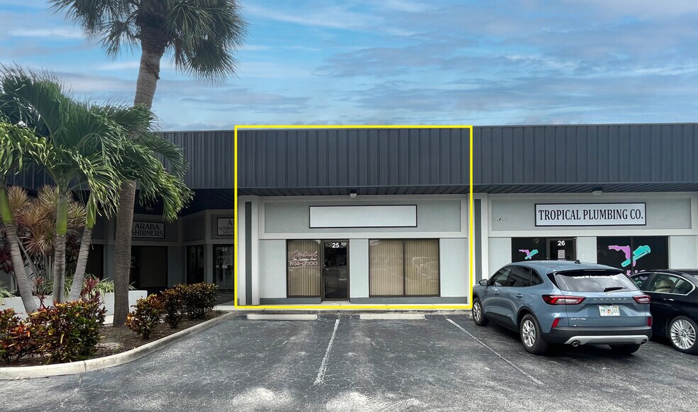 11220 Metro Pky, Fort Myers, FL à louer - Photo de l’immeuble – Image 1 sur 7