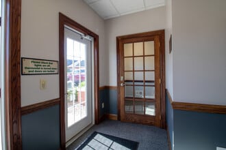 115-151 SULLYS Trl, Pittsford, NY à louer Photo intérieure– Image 2 sur 16