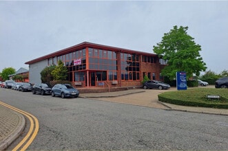 18 Amor Way, Letchworth Garden City à louer Photo de l’immeuble– Image 1 sur 3