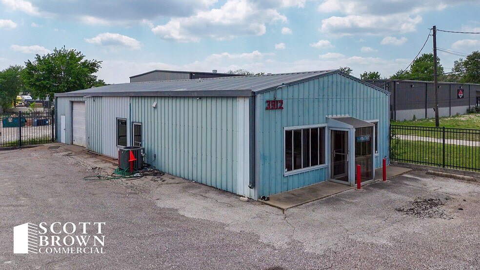 3912 E McKinney St, Denton, TX à louer - Photo principale – Image 2 sur 12