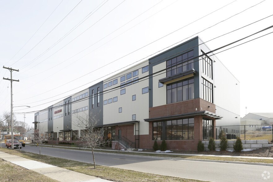 1005 Clancy Ave NE, Grand Rapids, MI à louer - Photo de l’immeuble – Image 2 sur 3