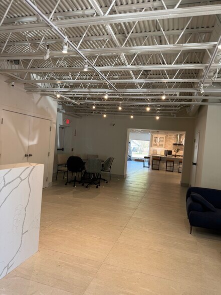 875 Park St, Stoughton, MA à louer - Photo de l’immeuble – Image 2 sur 7