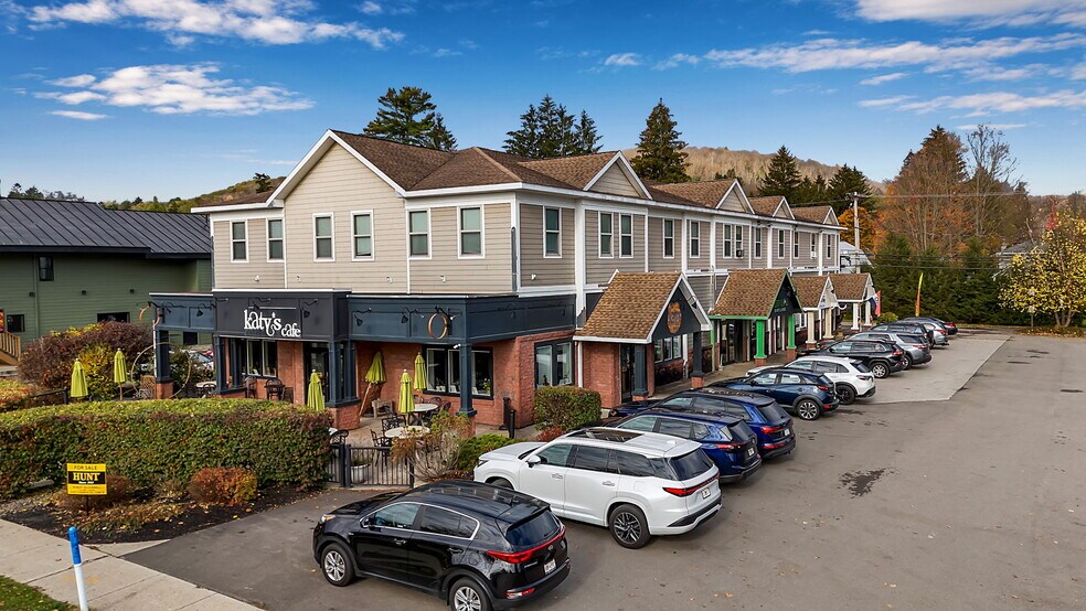 38 Washington St, Ellicottville, NY à louer - Photo principale – Image 1 sur 24