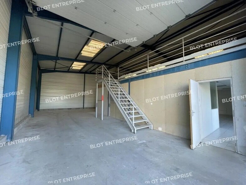 Local d’activités dans Orvault à louer - Photo de l’immeuble – Image 2 sur 9
