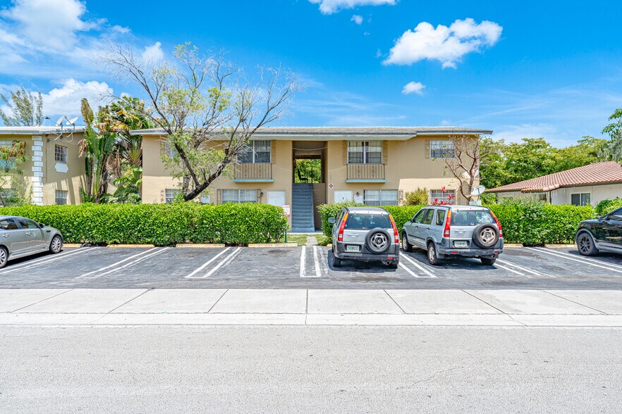 7523 NW 44th Court, Coral Springs, FL à vendre - Photo principale – Image 1 sur 14