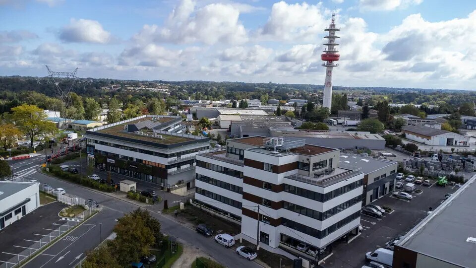 Bureau dans Artigues-près-Bordeaux à louer - Photo de l’immeuble – Image 1 sur 2