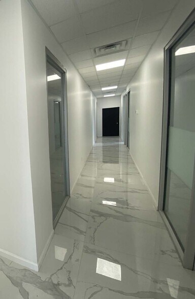 586 Newark Ave, Jersey City, NJ à louer - Photo de l’immeuble – Image 3 sur 7