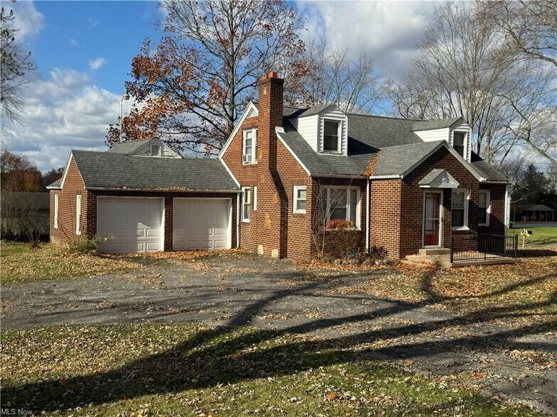 374 Niles Cortland Rd SE, Warren, OH à vendre - Photo principale – Image 1 sur 34