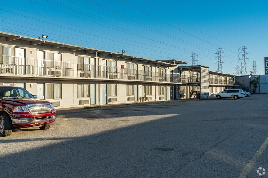 326 S Airport Blvd, South San Francisco, CA à vendre - Photo de l’immeuble – Image 3 sur 9