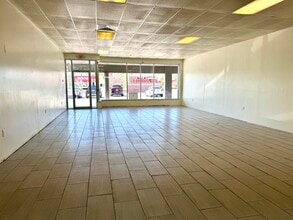 6604 US Highway 19 N, New Port Richey, FL à louer Photo intérieure– Image 2 sur 7