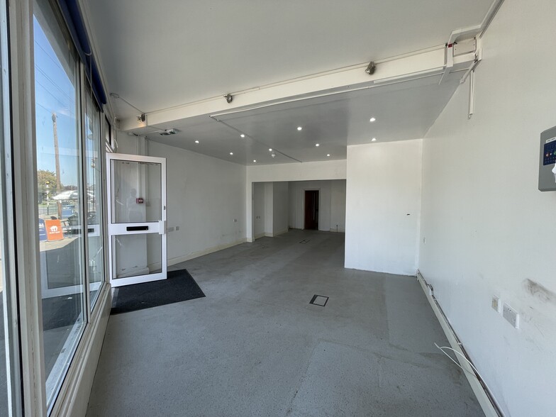 498-498A Sutton Rd, Southend On Sea à louer - Photo de l’immeuble – Image 2 sur 5
