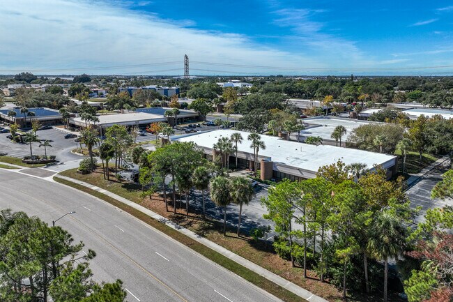 Plus de détails pour 13830 N 58th St, Clearwater, FL - Bureau à louer