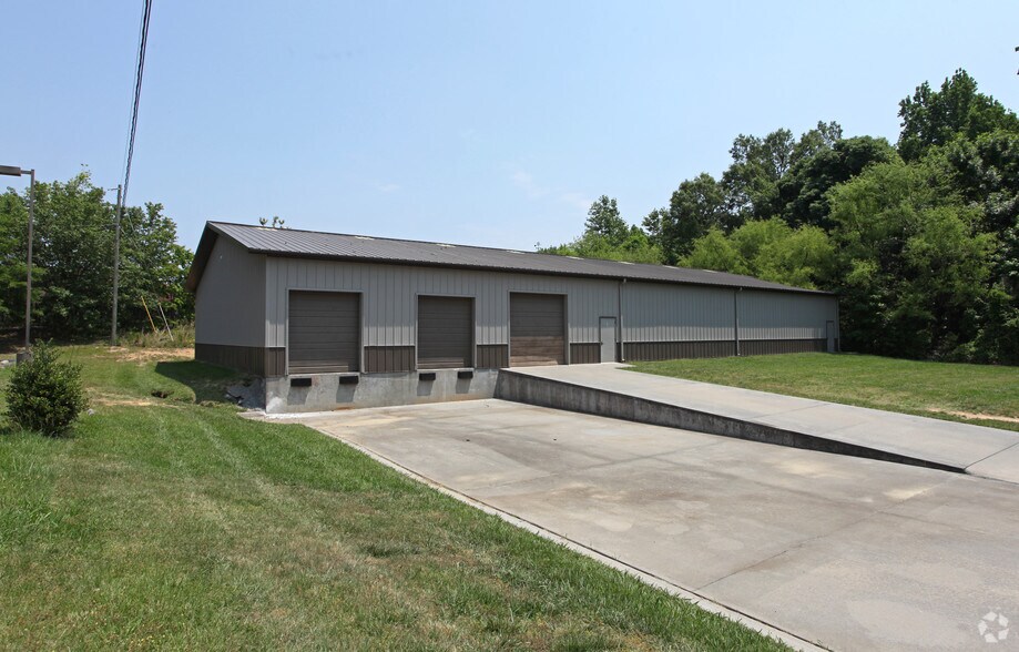 4840 Reagan Dr, Charlotte, NC à louer - Photo de l’immeuble – Image 2 sur 14