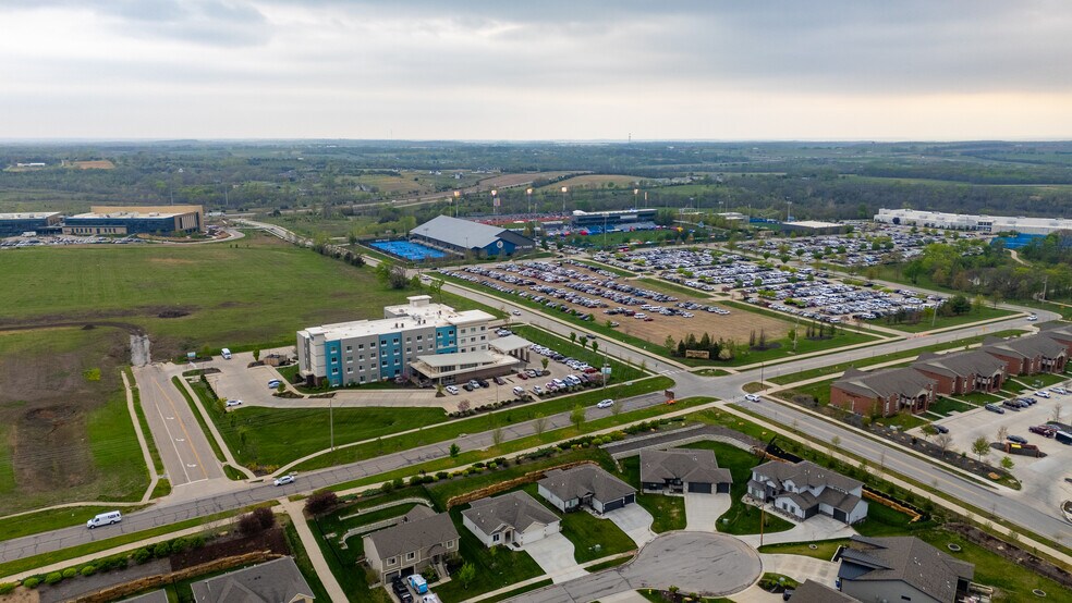 6101 Rock Chalk Dr, Lawrence, KS à vendre - Photo de l’immeuble – Image 3 sur 19