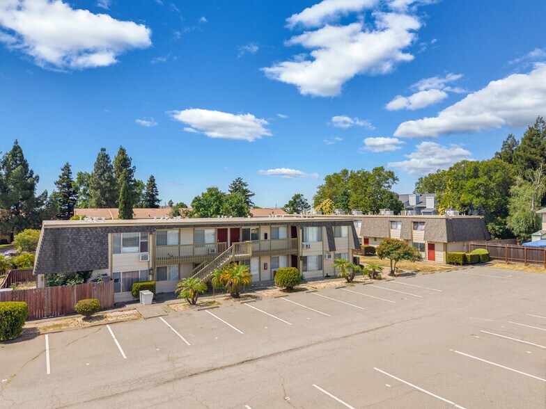 1955 Grande Cir, Fairfield, CA à vendre - Photo de l’immeuble – Image 3 sur 22