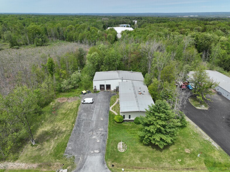 132 Clear Rd, Oriskany, NY à vendre - Photo de l’immeuble – Image 2 sur 2