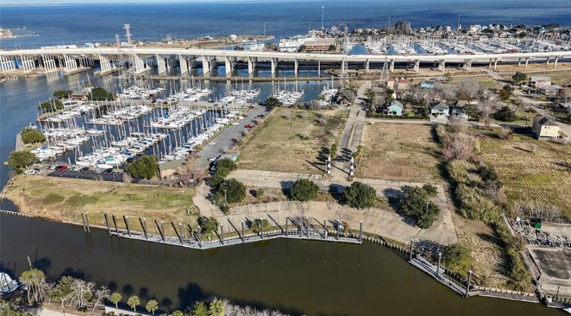 280 Grove Rd, Clear Lake Shores, TX à vendre - Photo de l’immeuble – Image 3 sur 13