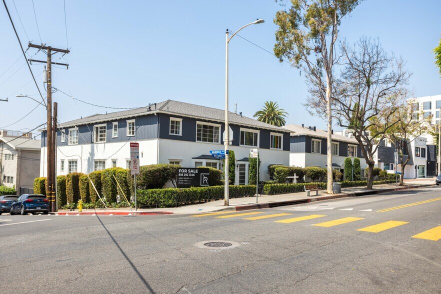 8730-8736 Holloway Dr, West Hollywood, CA à vendre - Photo de l’immeuble – Image 1 sur 12