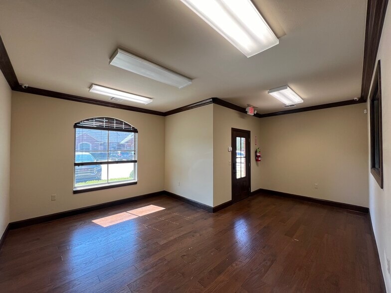 1961 W 33rd St, Edmond, OK à louer - Photo intérieure – Image 2 sur 8